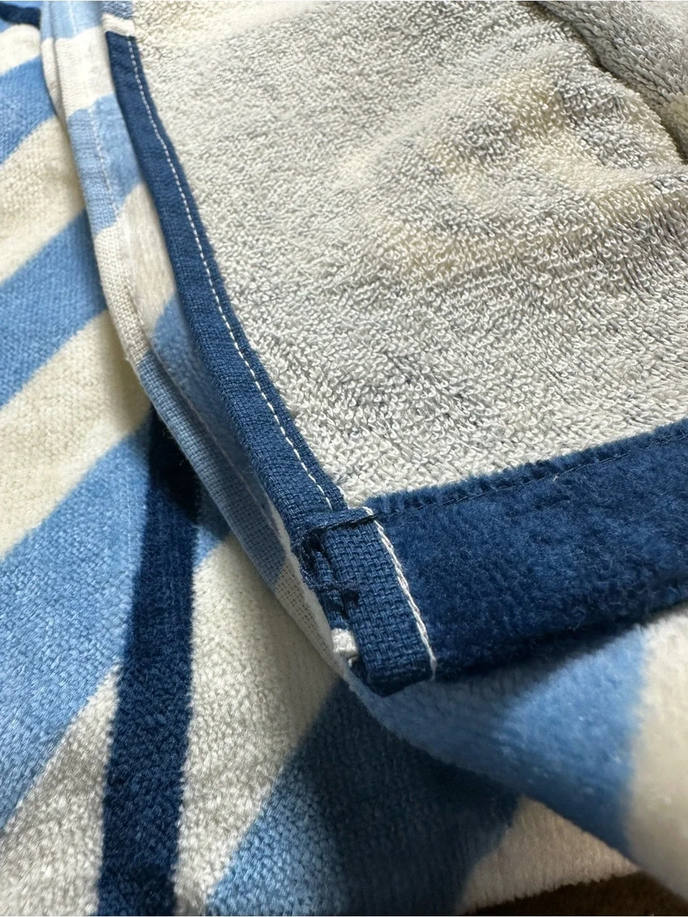 SOUTHERN TIDE SKIPJACK STRIPED FRENCH TERRY BEACH TOWEL.NWT.MSRP.$45.00